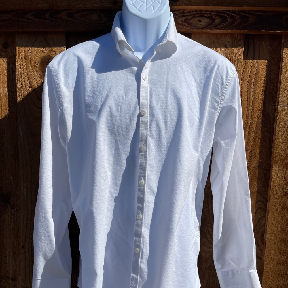 Classic white Kennith Cole dress shirt